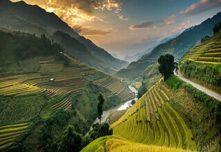 Sapa Trekking Homestay tour walking thru stunning view